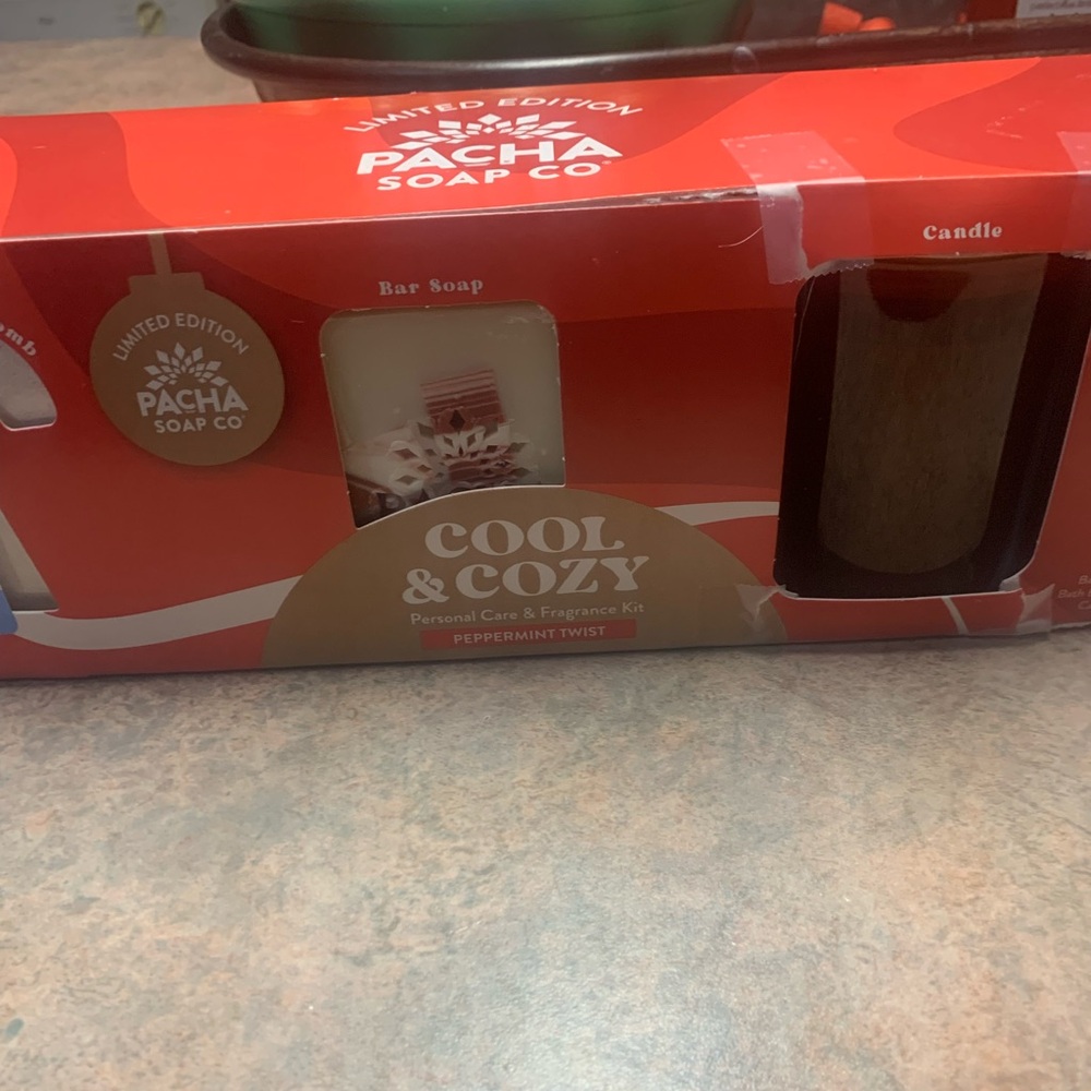 Pacha Soap Co. Limited Edition Set (Twisted  Peppermint) New in Box